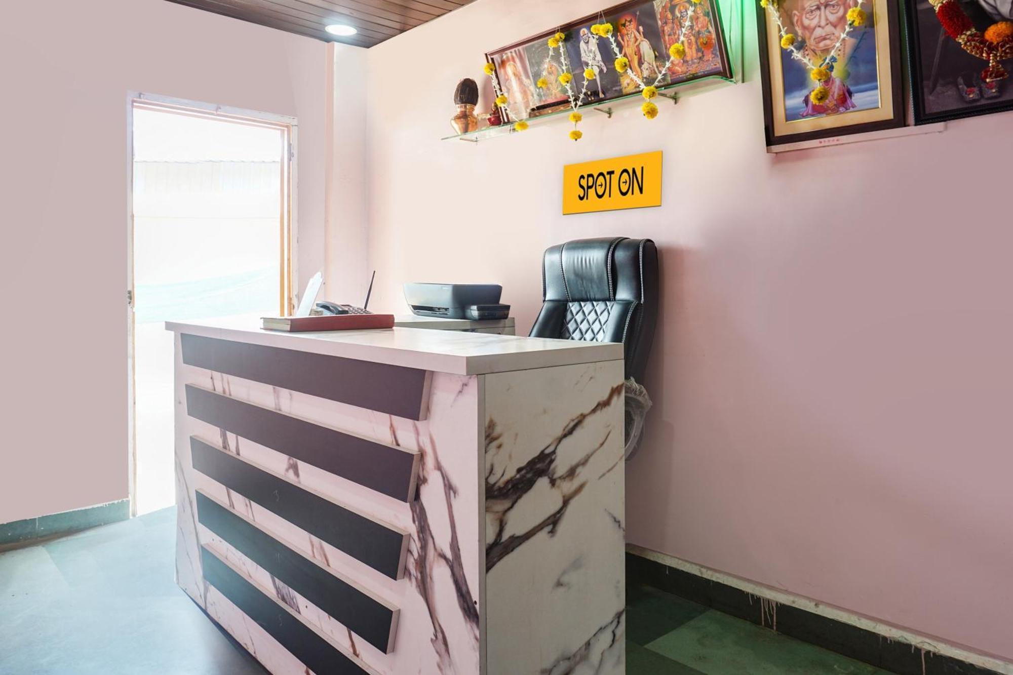 Hotel O Malhar 3*